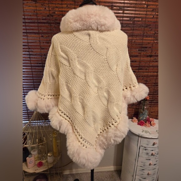 Moda Cream Cable-Knit Poncho with Faux Fur Trim - Picture 3 of 7